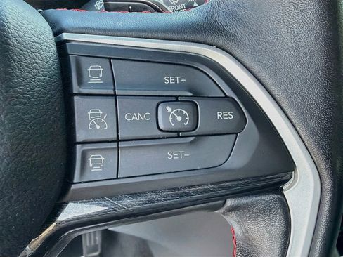 Used 2022 Jeep Grand Cherokee Trailhawk AWD/4WD image 39