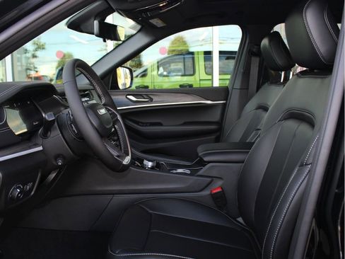 New 2025 Jeep Grand Cherokee Limited w/ Luxury Tech Group II image 11