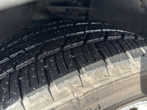 Used 2018 Ford Edge Titanium w/ Technology Package image 28