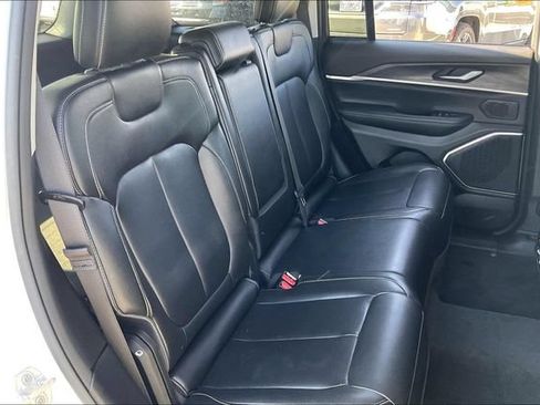 Used 2023 Jeep Grand Cherokee Limited w/ Black Appearance Package AWD/4WD image 26