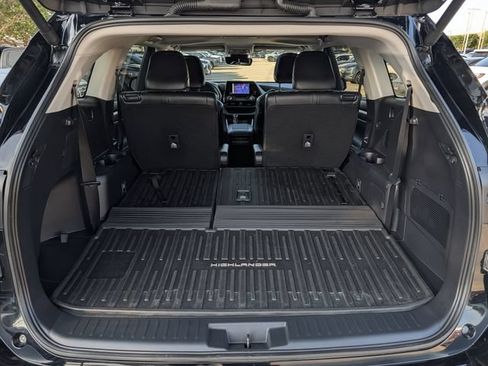 Used 2024 Toyota Highlander XLE AWD/4WD image 29