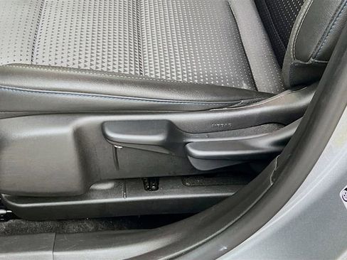 Used 2025 Chevrolet Trax LT image 11