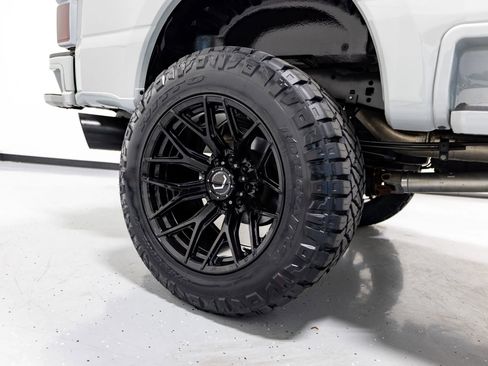 Used 2025 Ford F250 Platinum AWD/4WD image 30