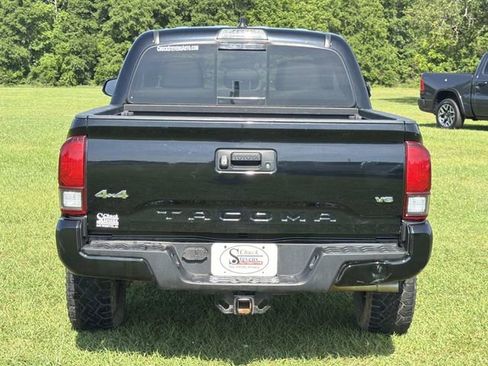Used 2022 Toyota Tacoma SR5 w/ Technology Package AWD/4WD image 8