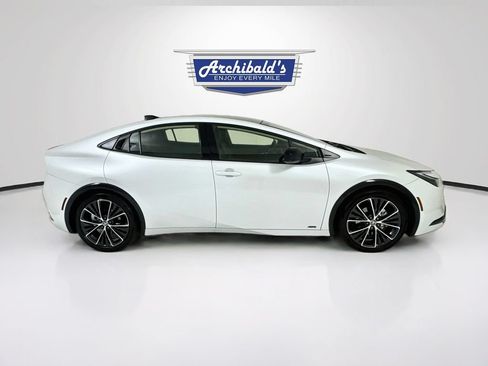Used 2024 Toyota Prius XLE AWD/4WD image 9