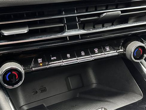 Used 2024 Chevrolet Traverse LT w/ LPO, Floor Liner Package image 29