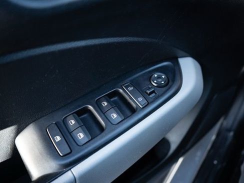 Used 2023 Hyundai Venue SEL image 17