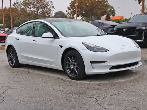 Used 2023 Tesla Model 3 Standard Range image 2