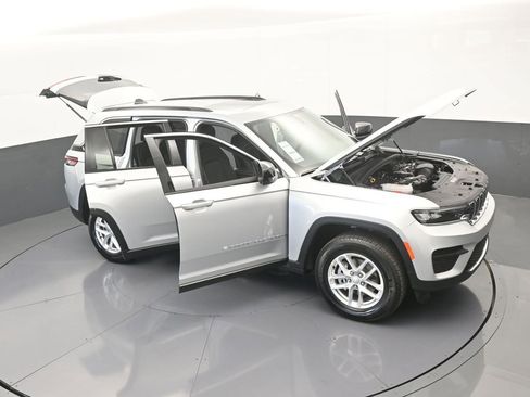 Used 2024 Jeep Grand Cherokee Laredo X image 71