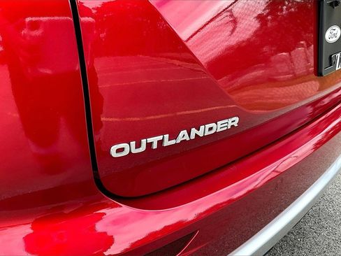 Used 2023 Mitsubishi Outlander SE image 8