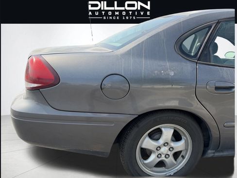 Used 2005 Ford Taurus SE FWD image 4