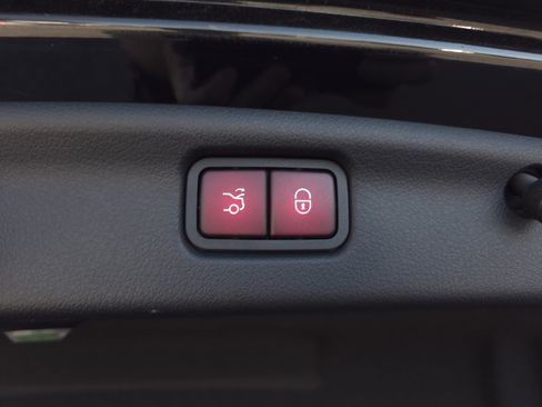 Used 2024 Mercedes-Benz C 300 Sedan image 43