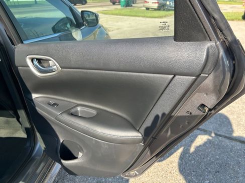 Used 2016 Nissan Sentra SR w/ SR Premium Package image 18