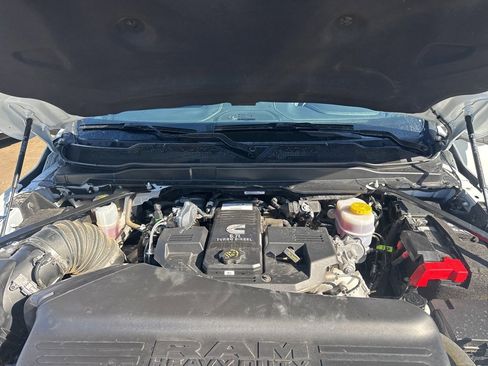 Used 2024 RAM 2500 Limited image 12