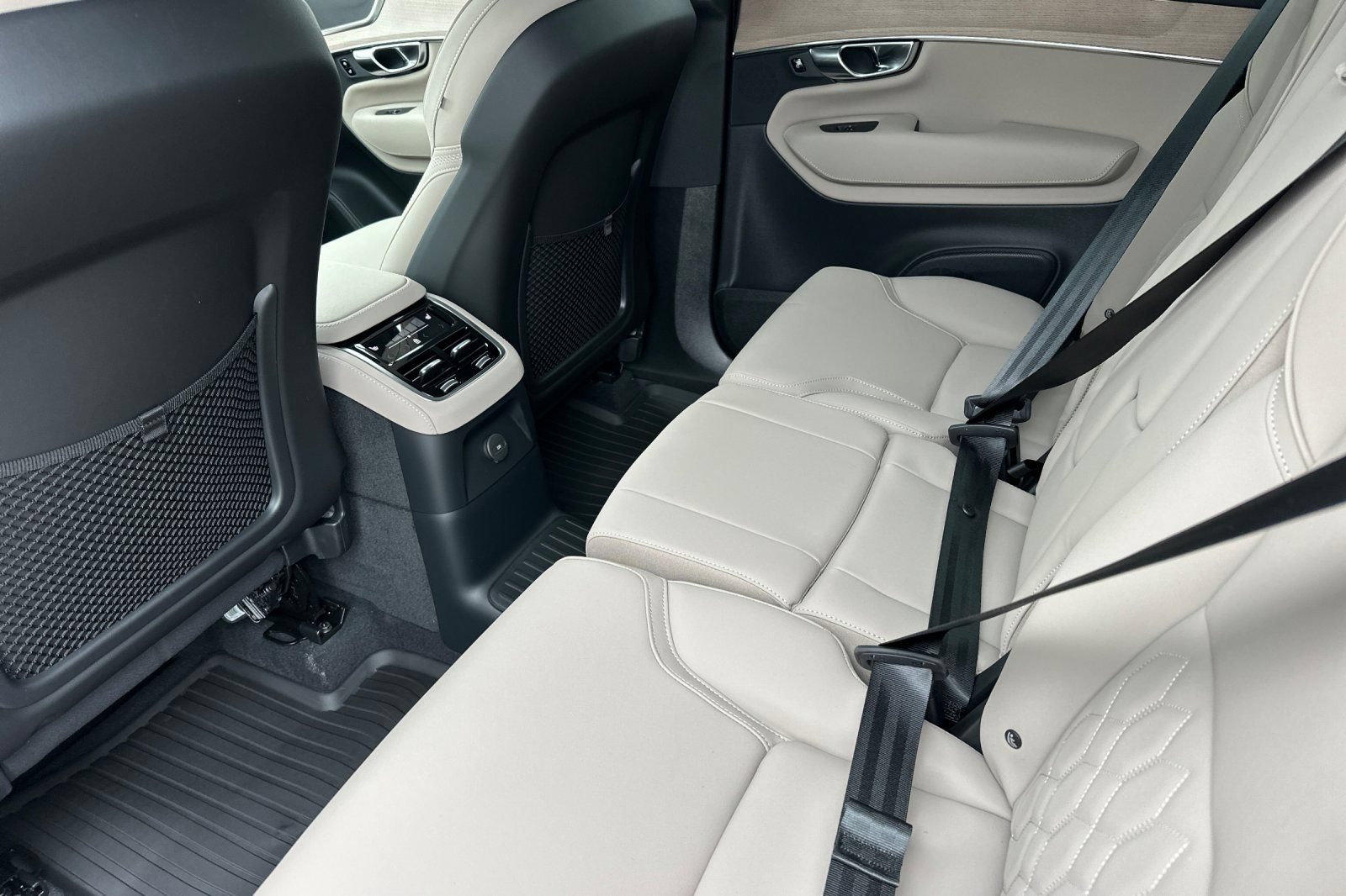 New 2026 Volvo XC90 T8 Plus w/ Protection Package AWD/4WD image 12