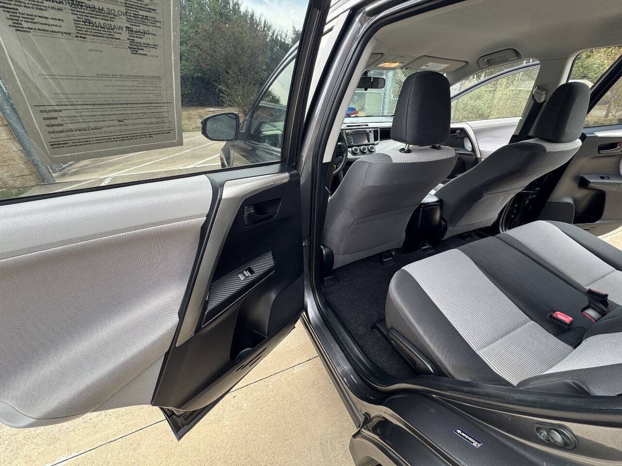 Used 2013 Toyota RAV4 LE FWD image 22