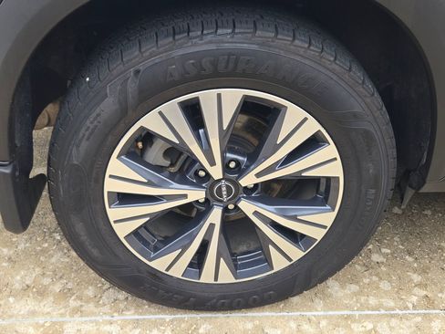 Used 2022 Nissan Rogue SV w/ SV Premium Package FWD image 32