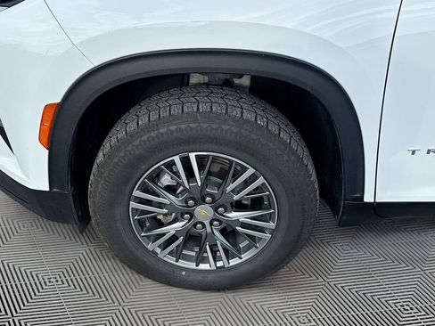 Used 2024 Chevrolet Traverse LT image 31