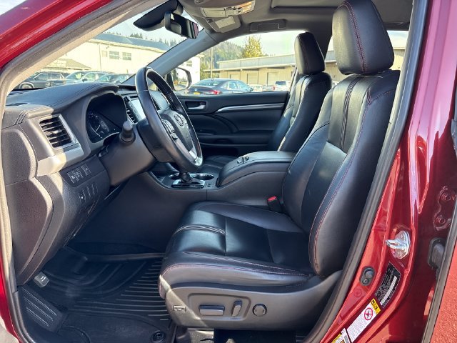 Used 2019 Toyota Highlander SE AWD/4WD image 16