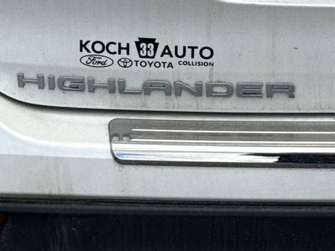Used 2023 Toyota Highlander XSE AWD/4WD image 16