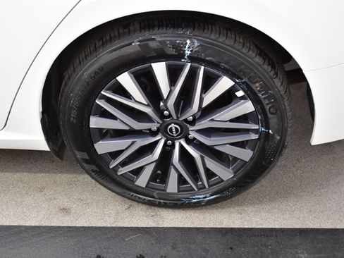 Used 2025 Nissan Altima 2.5 SV FWD image 34
