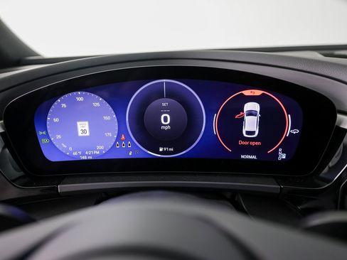 New 2025 Porsche Macan Electric image 15