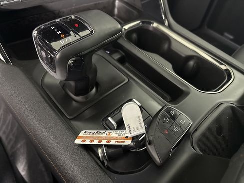 Used 2024 GMC Sierra 1500 AT4 w/ AT4 Premium Package image 18