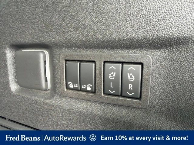 Used 2023 GMC Yukon XL Denali Ultimate AWD/4WD image 15