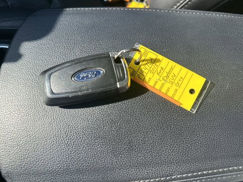 Used 2018 Ford Explorer XLT w/ Equipment Group 202A AWD/4WD image 16