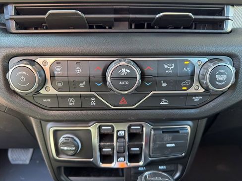 New 2026 Jeep Gladiator Sport AWD/4WD image 33