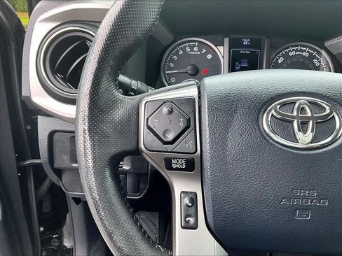 Used 2019 Toyota Tacoma SR5 AWD/4WD image 23