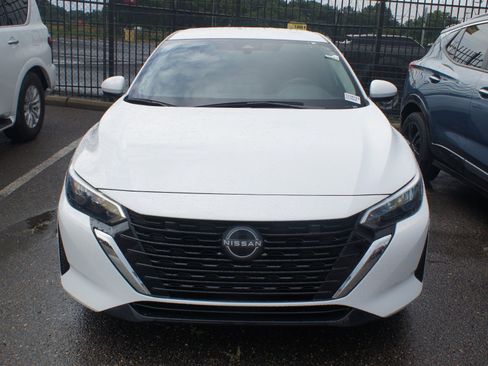 Used 2024 Nissan Sentra SV FWD image 2
