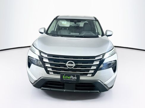 Used 2025 Nissan Rogue SV FWD image 2