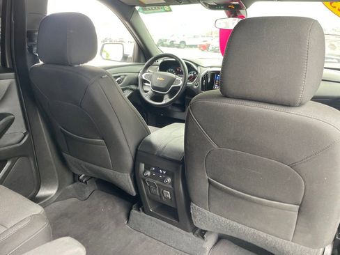 Used 2023 Chevrolet Traverse LT FWD image 28