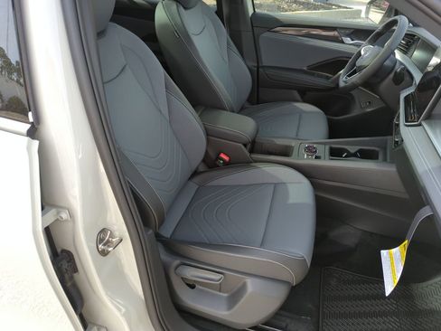 New 2026 Volkswagen Tiguan SE R-Line image 38