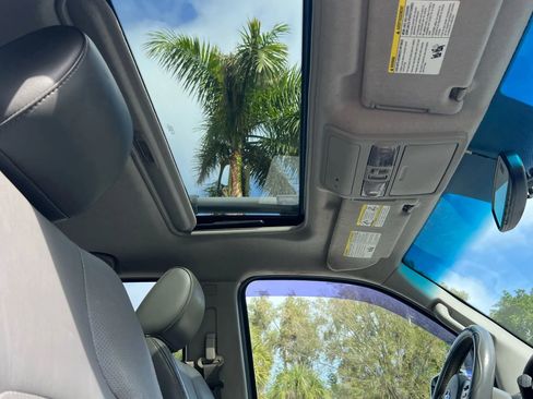 Used 2012 Nissan Frontier SL w/ Moonroof Pkg image 32