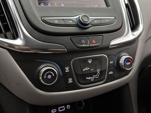 Used 2022 Chevrolet Equinox LS image 14