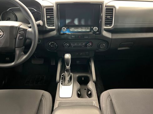 Used 2024 Nissan Frontier SV AWD/4WD image 14