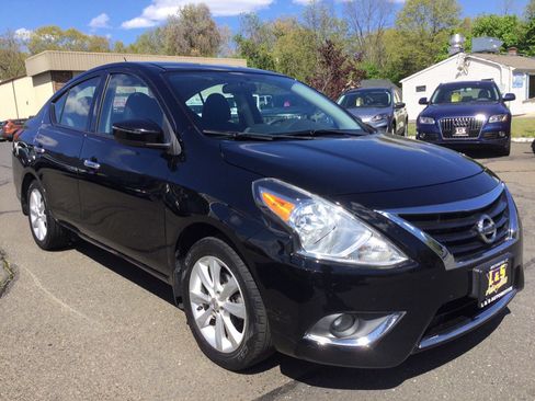 Used 2015 Nissan Versa w/ SL Tech Package FWD image 7