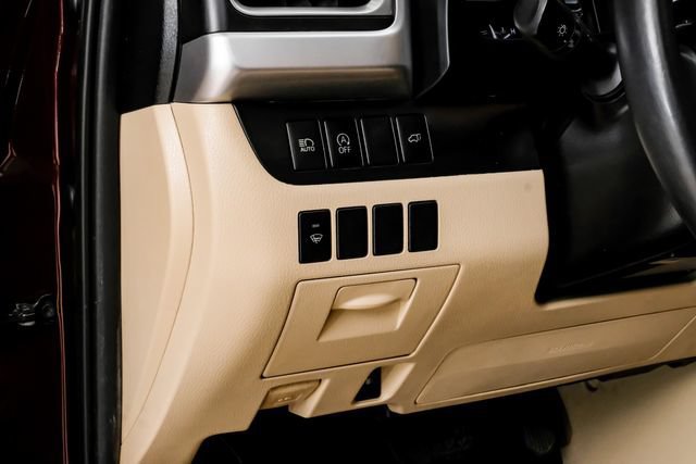 Used 2019 Toyota Highlander XLE FWD image 30