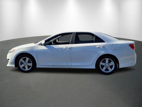 Used 2013 Toyota Camry SE image 4