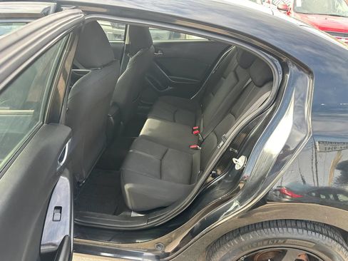 Used 2017 MAZDA MAZDA3 Sport w/ Preferred Equipment Package FWD image 7