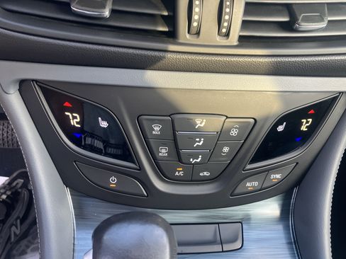 Used 2020 Buick Envision Essence w/ Experience Buick Package AWD/4WD image 29