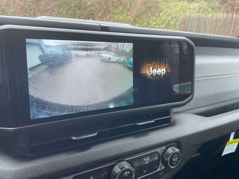 Used 2025 Jeep Wrangler Unlimited Sport image 28