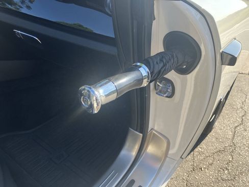 Used 2018 Rolls-Royce Dawn RWD image 35