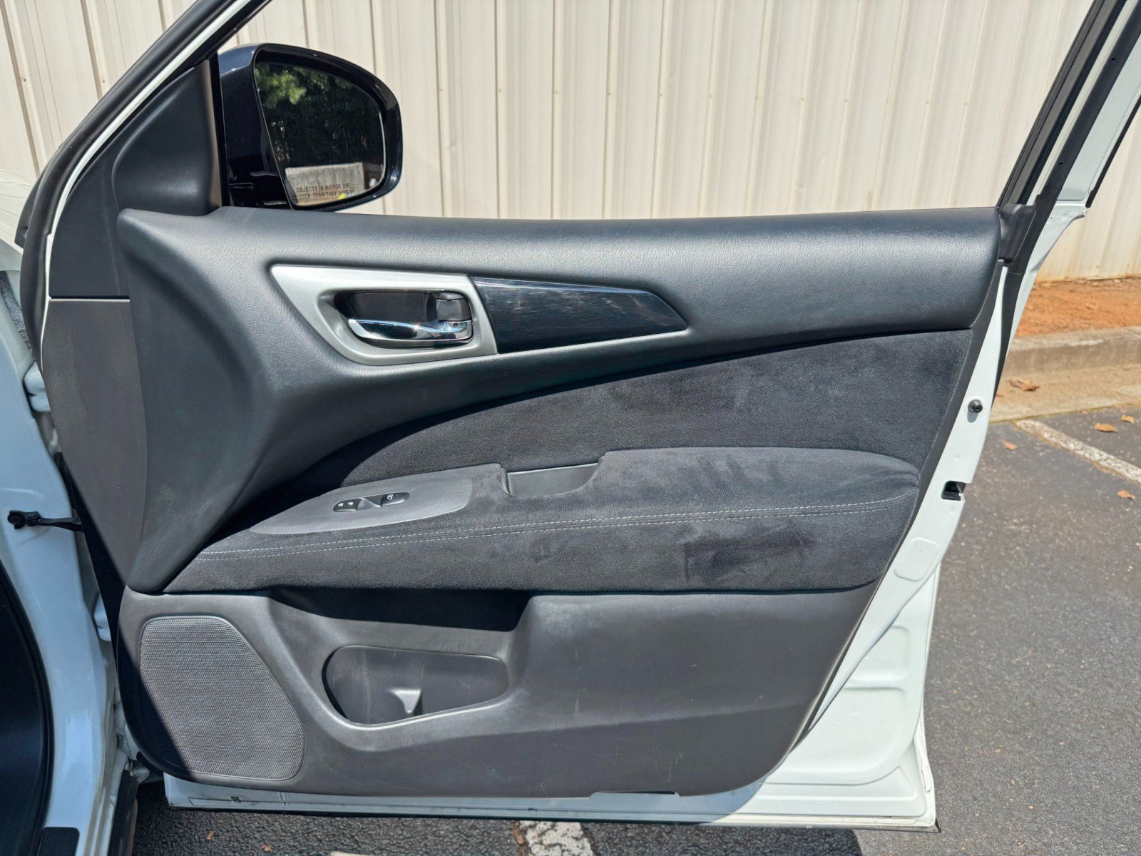 Used 2015 Nissan Pathfinder SV w/ Trailer Tow Package FWD image 40