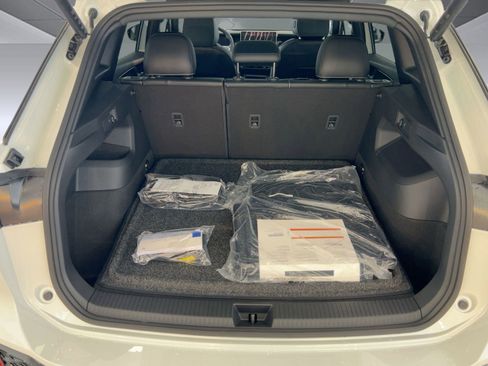 New 2026 Volkswagen Tiguan SE R-Line image 33