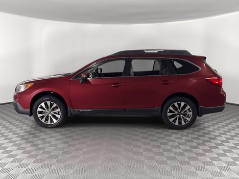 Used 2017 Subaru Outback 2.5i Limited image 2