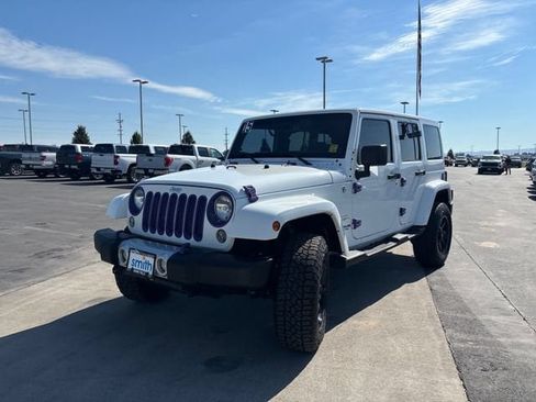 Used 2015 Jeep Wrangler Unlimited Sahara w/ Dual Top Group AWD/4WD image 7