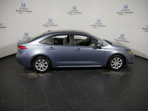 Used 2020 Toyota Corolla LE image 3